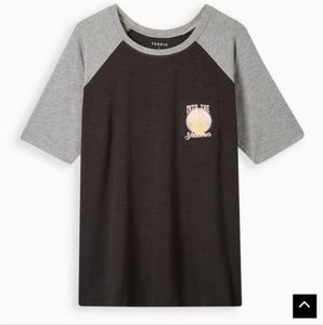 NWT TORRID Raglan Graphic Pocket Tee Torrid size 3(22-24)